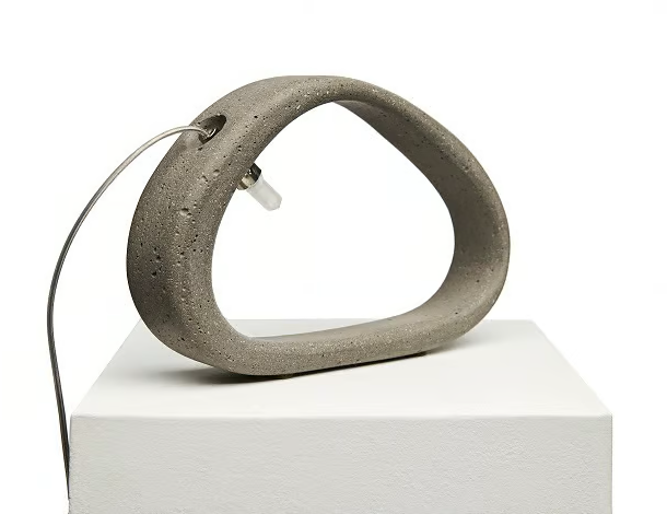 ARETHA T - Concrete table lamp by URBI et ORBI