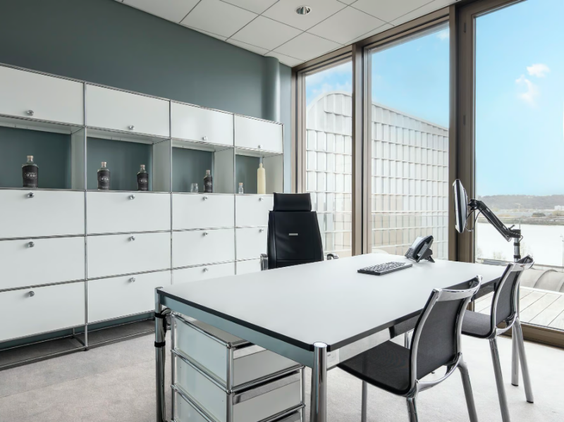 USM HALLER INDIVIDUAL WORKSTATION TABLE - Rectangular wood veneer executive desk by USM