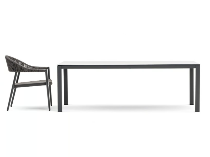 VICTOR LOW - Rectangular powder coated aluminium garden table by Varaschin