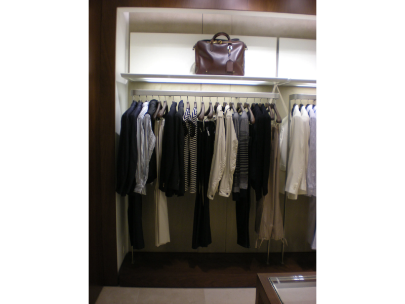 CUSTOM MADE SHELVING FOR DISPLAY - Shop furnishing by YDF