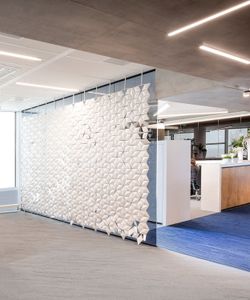 Facet hanging room divider 408 x 265cm in White - Screens by Bloomming