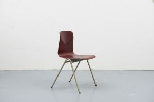 Chaise vintage Galvanitas S25 acajou et beige - Chair by Cartel de Belleville