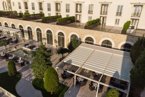 Pergotenda® B-Space: l’ospitalità en plein air dell’Hotel IAKI | Diamo valore al vostro spazio esterno Corradi - Accessories by Corradi