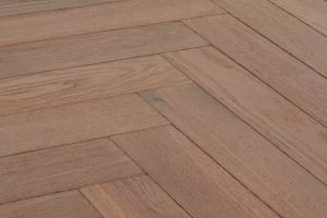 Gris Pastel Herringbone - Pa66 solid oak flooring - Wood flooring by Décoplus Parquets