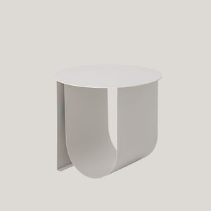 Cher tavolino scandinavo in metallo con spazio portariviste grigio chiaro - Sofa by Divani Store