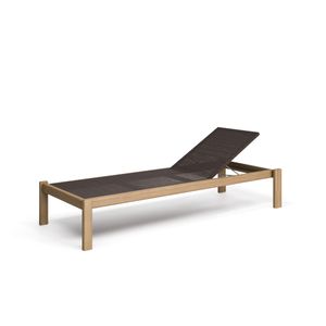 Shine Stackable teak sunbed with retractable wheels - Table by Emu