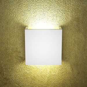 Cub8 - Wall lamp by Essenzialed