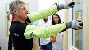 Einbrecher kommen meistens durchs Fenster. - Finstral AG - Accessories by FINSTRAL