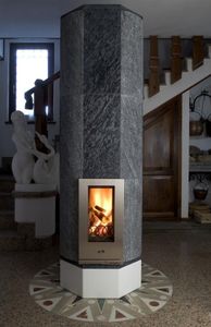 CIR3 in pietra ollare spazzolata - Fireplaces & stoves by KarniaFire