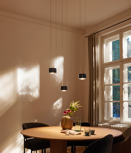 Sento sospeso - Table lamp by Occhio
