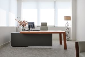 Tola - Desk by Ofifran