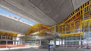Undulating roof construction efficiently formed - Accessories by PERI