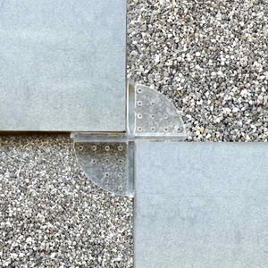 Plastic tie-base with 3 mm tabs to be used with stone and tiles in exterior applications - Accessories by Profilitec