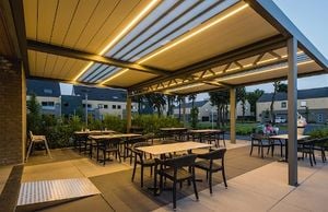 Lineo Luce | Lichtdoorlatende glazen lamellen - Lighting by RENSON
