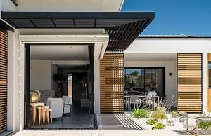 Loggia schuifpanelen | Esthetisch en functioneel - Table by RENSON