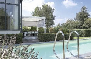 Opbouw fixscreens voor carport en terrasoverkapping - Screens by RENSON