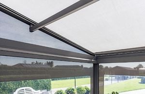 Triangle: invulling terrasoverkapping met doek | Lapure - Outdoor by RENSON
