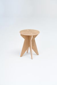 stołek ST STOOL dąb – Swallow's Tail Furniture - Stool by ST FURNITURE