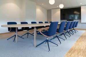 Amstelle armchair with 4-star base - Armchair by Swedese