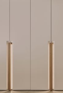 Marbella I Residence. Naos wardrobe - wardrobe by Uecko