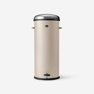 Pedal bin 30 L / 8 gal - Styling by Vipp