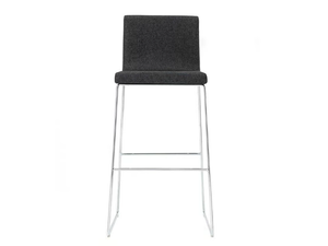 LINEAL COMFORT BQ0599 - Sled base upholstered stool - Stool by Andreu World