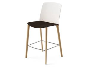 MIXU - Polypropylene and plywood stool with oak legs - Stool by Arper