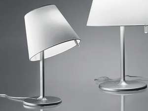 MELAMPO NIGHT - Adjustable silk bedside lamp - Table lamp by Artemide
