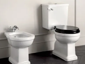 DESDEMONA - Close coupled ceramic toilet - Toilet seat by BATH&BATH
