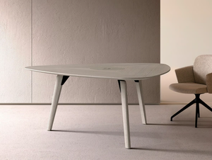 RAIL - Triangular oak meeting table - Table by Bralco
