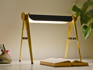 CAVALLETTO - LED adjustable brass desk lamp - Table lamp by Brillamenti
