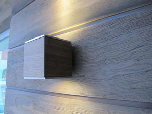 KLAS LEGNO - Aluminium and wood wall grazer - Wall lamp by Brillamenti