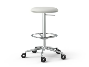 CRONA UP - Swivel office stool with 5-Spoke base with footrest - Stool by Brunner