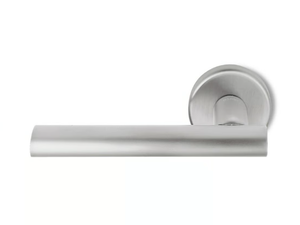 SMART - Contemporary style metal door handle on rose - Finishes accessories by Ento