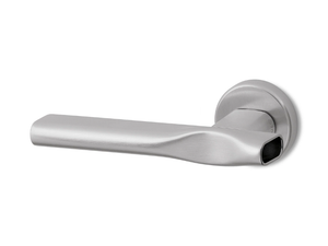 TRACE - Brass door handle on rose - Finishes accessories by Ento