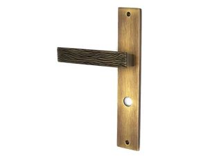 VITTORIA-PLACCA - Brass door handle on back plate - Finishes accessories by Fama International