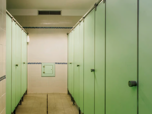 MODULAR WALL G/S - HPL toilet partition - Screens by GES Group