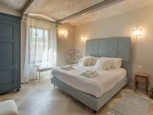 Bed 10 - Fabric double bed with upholstered headboard - Bed frame by GH LAZZERINI