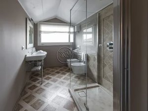 Shower cabin 5 - Corner custom glass shower cabin with tray - Shower by GH LAZZERINI