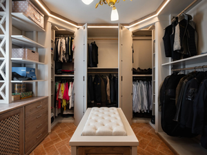 Walk-in closet 3 - Custom solid wood walk-in wardrobe - wardrobe by GH LAZZERINI