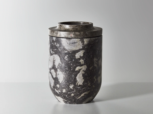 ROYAL S - Marble vase - Styling by Kreoo