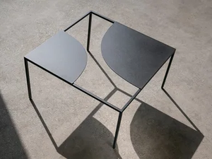 CREEK - Low square metal coffee table - Side table by La Manufacture
