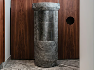DORIC - Freestanding pedestal Grigio Nuvolato marble washbasin - Washbasin by Maami Home