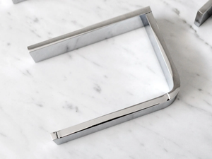 DEEP - Brass toilet roll holder - Toilet seat by MG12