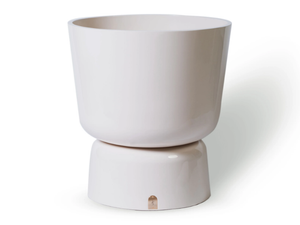 EDEN C - Low round resin garden vase - Styling by Myface