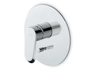 NIO - Recessed single handle shower mixer with diverter - Shower by Newform
