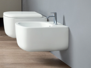 OVVIO - Wall-hung ceramic bidet - Toilet seat by Nic