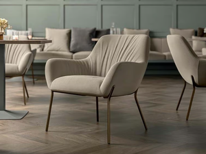 CITY DÉCO - Upholstered easy chair with armrests - Armchair by Quadrifoglio Group