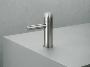 HB 15 03 - Countertop 1 hole washbasin mixer - Tap by Quadrodesign