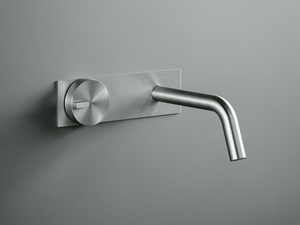 Q. 18 10R - Wall-mounted stainless steel washbasin mixer - Tap by Quadrodesign